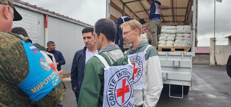 Грузовики МККК прибыли в Степанакерт по Лачинскому и Агдамскому маршрутам