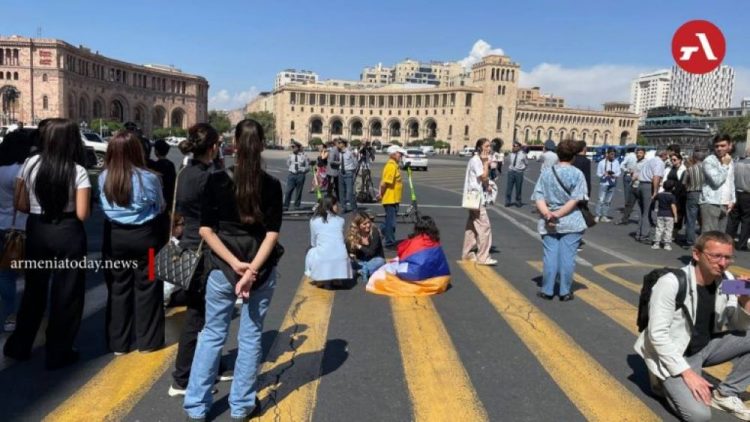 Полиция задержала 53 участников акции неповиновения в Ереване