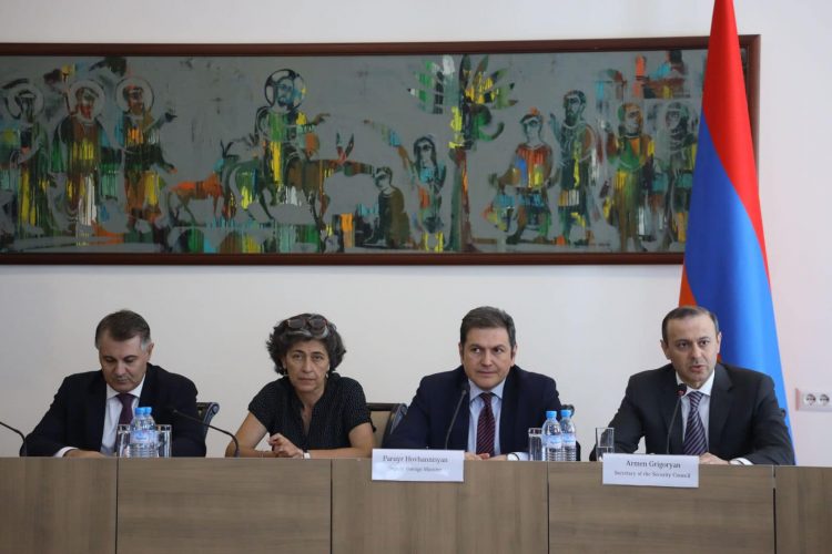 Արմեն Գրիգորյանը դեսպաններին է ներկայացրել ադրբեջանական ԶՈւ-ի կուտակումները, ԼՂ իրավիճակը