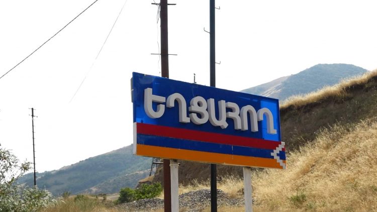 Եղցահողն արդեն չկա, հողին են հավասարեցնում. Մեծ Շեն գյուղը շրջափակման մեջ է, տարհանում չենք կարողանում անել. գյուղապետ