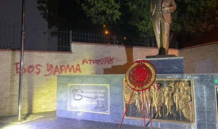 Աթաթուրքի արձանի վրա ներկ լցնելու համար Թուրքիայում 16 տարեկան երեխա է ձերբակալվել
