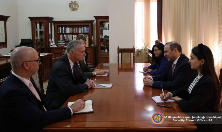 ԱԽ քարտուղարը Բոնոյի հետ քննարկել է ԼՂ շուրջ ստեղծված իրավիճակն ու հայ-ադրբեջանական հարաբերությունները