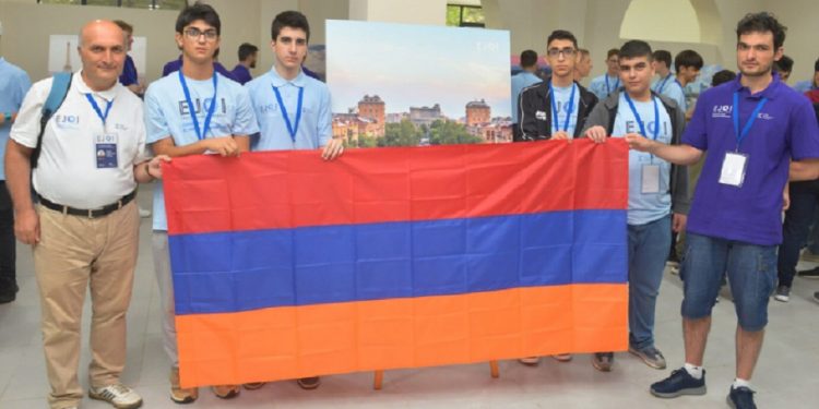 Армянские школьники взяли золото, серебро и бронзу на европейской олимпиаде по информатике