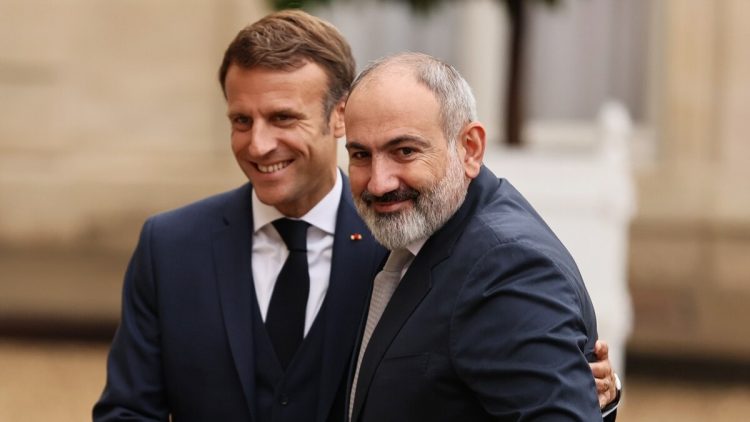 Փաշինյանը Մակրոնի հետ քննարկել է Ադրբեջանի հետ սահմանին լարվածության աճը