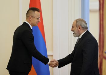 Փաշինյանը և Հունգարիայի ԱԳ նախարարը քննարկել են ավիահաղորդակցության փոխգործակցության հարցը