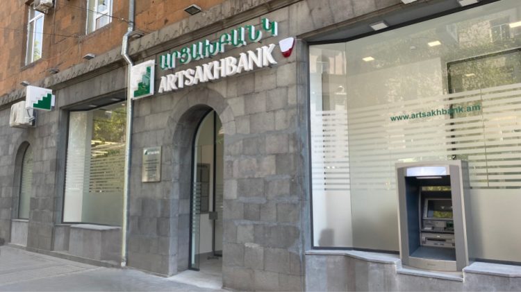 ԼՂ «Արցախբանկի» կառավարչից 60 մլն դրամ և 100 պարկ ոսկի գողանալու դեպքի առնչությամբ քրվարույթ է նախաձեռնվել