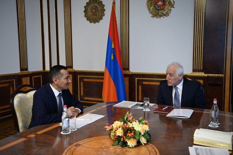 Սյունիքի մարզպետն ու ՀՀ նախագահը քննարկել են ԼՂ-ից բռնի տեղահանվածներին առնչվող հարցեր