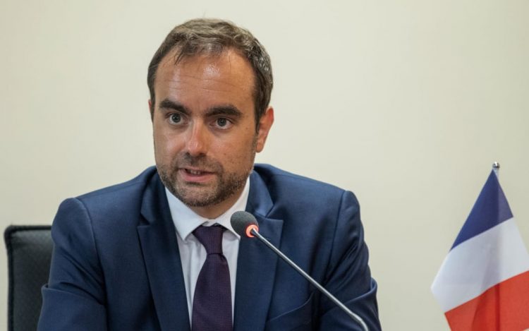 Глава Минобороны Франции заявил о планируемых поставках оборонительного оружия Армении