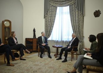 ՀՀ փոխվարչապետը Լուի Բոնոյի հետ քննարկել է ԼՂ-ից բռնի տեղահանվածների հարցը