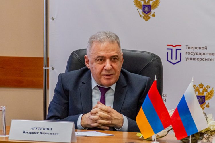 Երևանը քննարկում է ՌԴ-ում Հայաստանի և Ադրբեջանի ԱԳ նախարարների հանդիպում անցկացնելու ռուսական կողմի առաջարկը