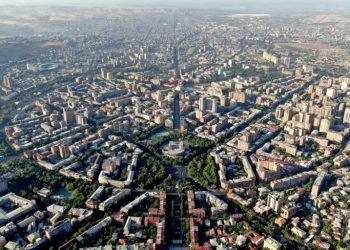 Երևանի ավագանին ընդունեց կարմիր գծերի թանկացման նախագիծը