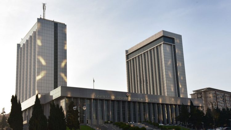 Парламент Азербайджана принял заявление о возвращении «западных азербайджанцев» в Армению
