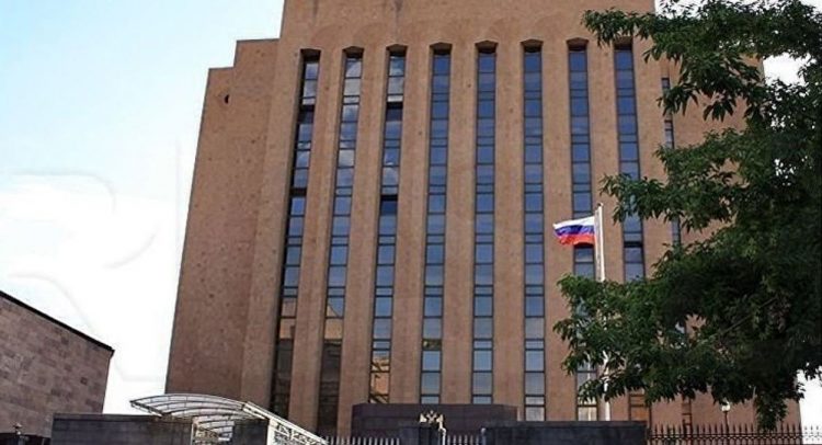 Посольство России в Армении прокомментировало приостановку Ереваном лицензии радио Sputnik Армения