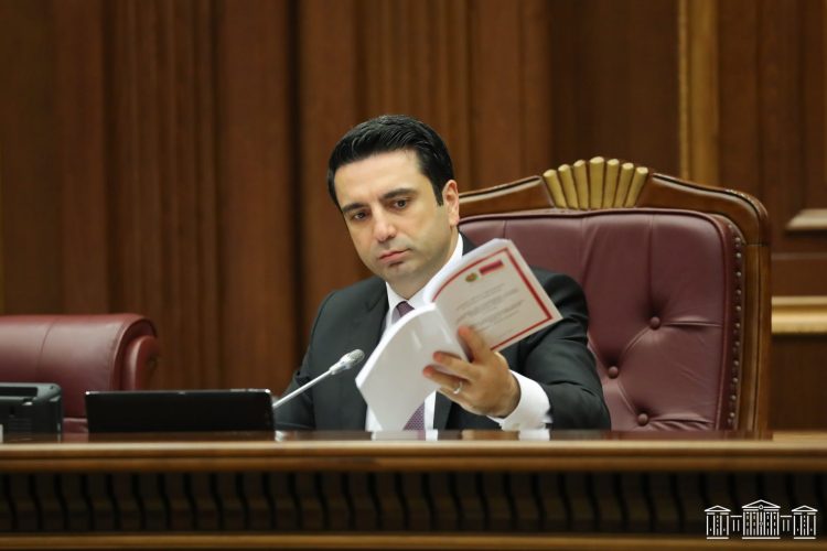 ԱԺ պատգամավորներն ու աշխատակազմը շուրջ կես մլրդ դրամի նախատոնական պարգևավճար են ստացել