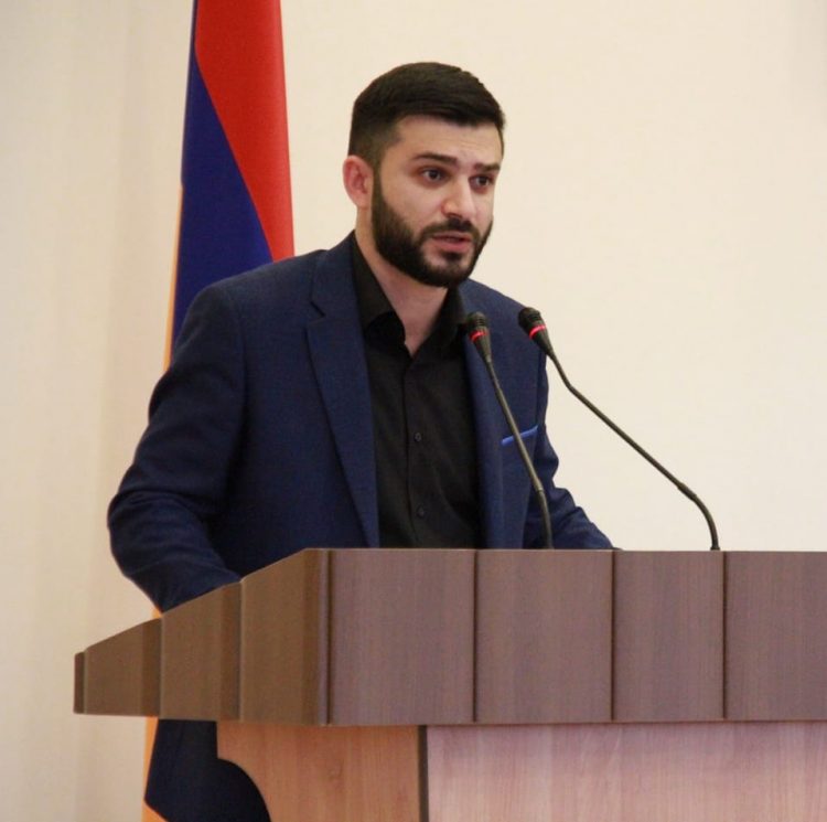 Депутат НС Арцаха заявил о выходе из фракции экс-президента из-за разногласий по указу о роспуске НКР
