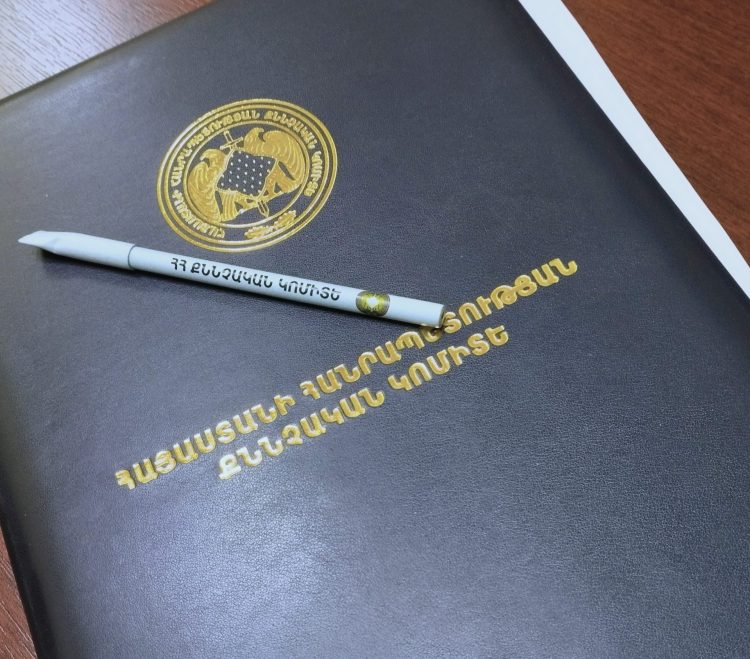 Կինը փորձել է փախչել Քննչականի զուգարանի պատուհանից ու հայտնվել է ցանցե տանիքի վրա. ՔԿ