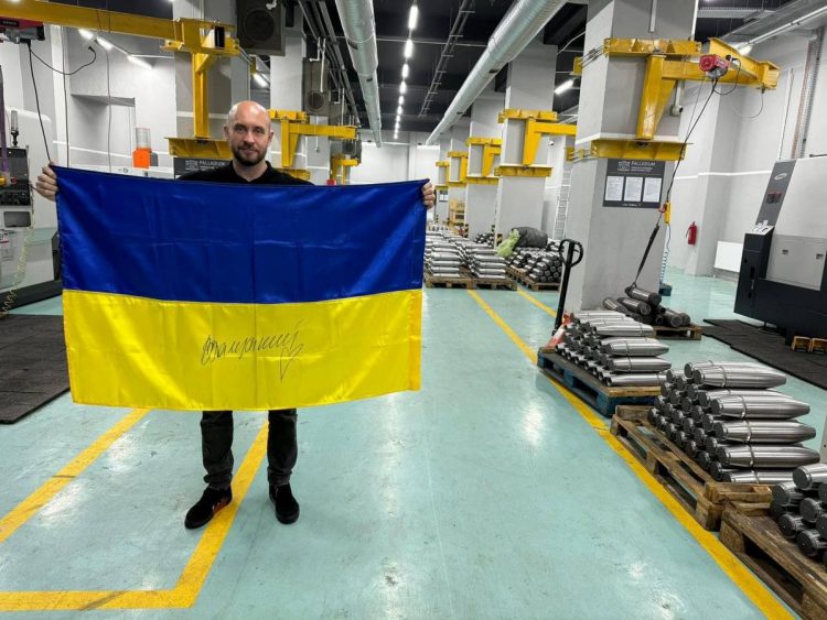СМИ сообщили о производстве в Азербайджане снарядов для Украины