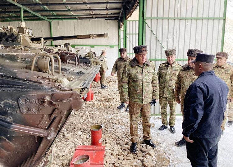 Глава Генштаба ВС Азербайджана проверил боеготовность частей на границе с Арменией