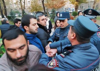Полицейские задержали в Ереване 13 активистов движения «Занг»