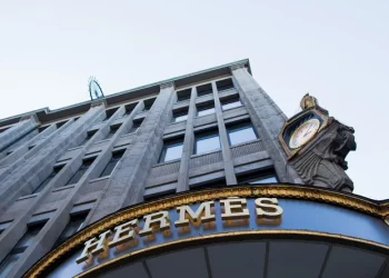 Hermès-ի ժառանգորդը ցանկանում է որդեգրել 51-ամյա այգեպանին՝ կարողությունը նրան կտակելու նպատակով