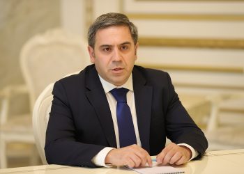 Մելիքբեկյանը մնացել է մենակ. նրան դեմ են բոլորը. ԶԼՄ