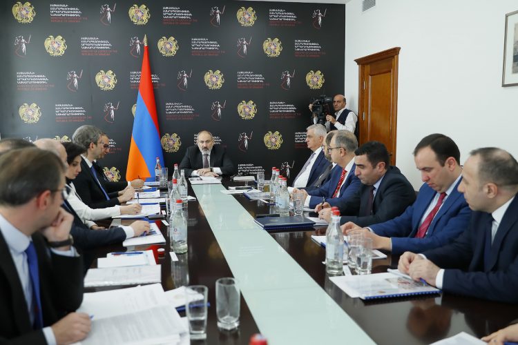 Пашинян заявил о необходимости принятия новой конституции Армении