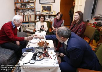 Ձեր կյանքը ճակատագրի դեմ հաղթանակի զարմանալի և ուսանելի օրինակ է․ վարչապետը շնորհավորել է Տիգրան Մանսուրյանին