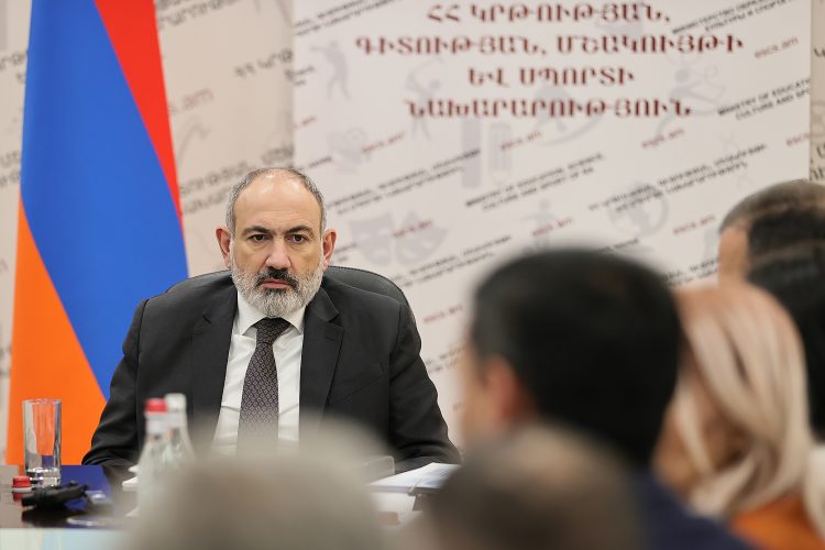 Դասագրքերում պետականակենտրոն բովանդակություն պետք է լինի․ Փաշինյան