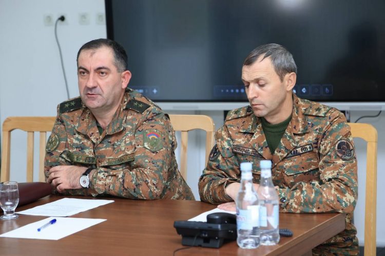 Глава Генштаба после гибели двух военных посетил 2-й армейский корпус ВС Армении
