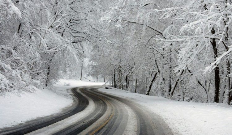 Հանրապետությունում ձյուն է տեղում, որոշ վայրերում բուք է․ Լարսը փակ է բոլոր տեսակի տրանսպորտային միջոցների համար