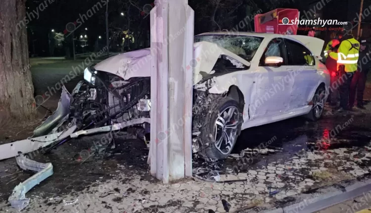 Խոշոր վթար՝ Երևանում․ ԱԱԾ-ի դիմաց բախվել են Mercedes-ն ու BMW-ն