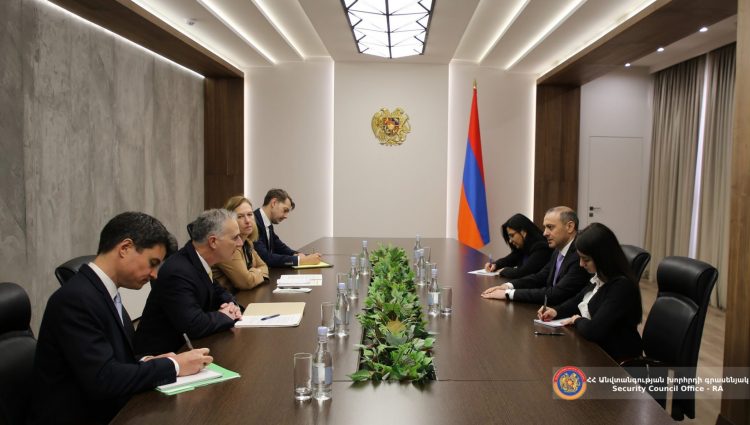 Գրիգորյանը Բոնոյի հետ քննարկել է հայ-ադրբեջանական հարաբերությունների կարգավորման գործընթացը
