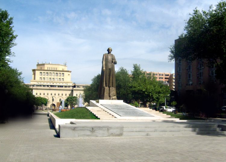 Նժդեհի ծննդյան օրը նրա արձանի դիմաց տարօրինակ ու անչափ վտանգավոր իրադարձություն է տեղի ունեցել․ պատգամավոր