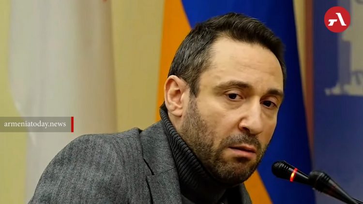 Архиепископ Баграт Галстанян обвинил власти Армении в терроризировании собственного народа