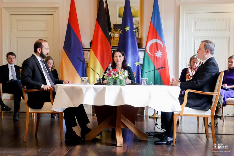 Բեռլինում մեկնարկել է Հայաստանի, Ադրբեջանի և Գերմանիայի ԱԳ նախարարների հանդիպումը
