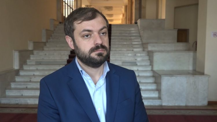 Архиепископ Баграт Галстанян обвинил власти Армении в терроризировании собственного народа