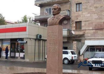 Ադրբեջանն օկուպացված Ստեփանակերտում հեռացրել է ադմիրալ Իվան Իսակովի կիսանդրին