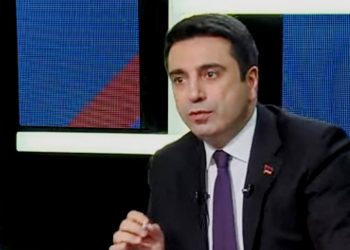 Ադրբեջանը կարող է վաճառել ռուսական գազը և առաջ տանել իր շահերը, իսկ Հայաստանը չի կարո՞ղ. Սիմոնյան