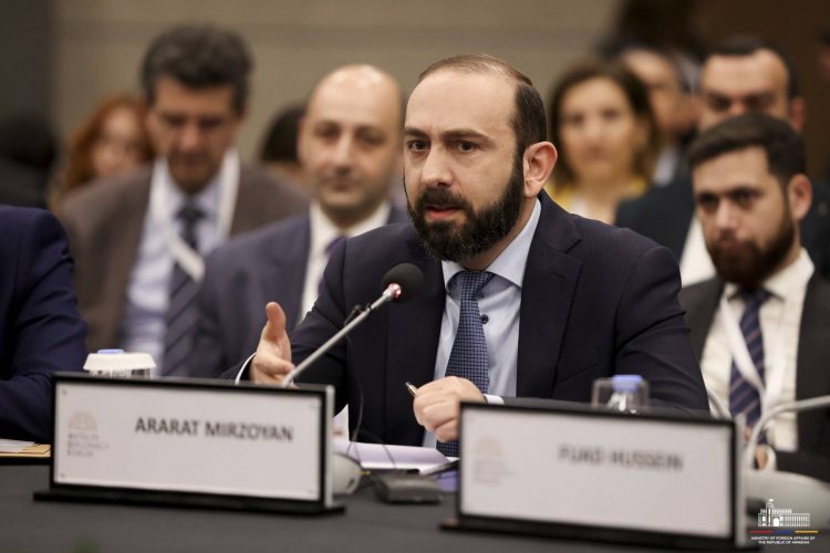 ՀՀ-ն սահմանների բացման շուրջ բանակցում է իր երկու հարևանների հետ. Միրզոյան