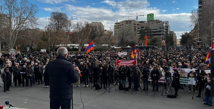 Артак Бегларян призвал власти не допустить миграцию арцахцев из Армении до возвращения в Карабах