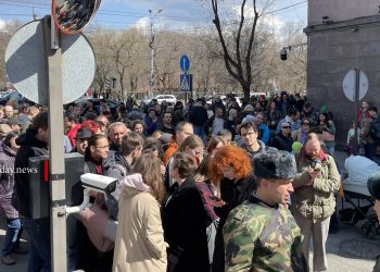 Երևանում ՌԴ նախագահի ընտրության վերջին օրը բազմակիլոմետրանոց հերթեր են (լուսանկարներ)