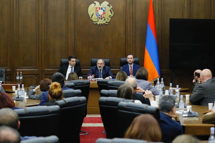 Փաշինյանն իշխանական խմբակցության հետ փակ հանդիպում է անցկացրել