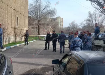 Նոր Նորքի բաժնի դիմաց 3 զինված քաղաքացիներից 2-ը վնասազերծվել են․ ՆԳՆ