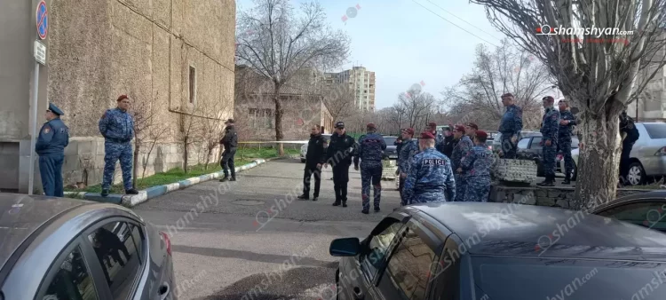 Նոր Նորքի բաժնի դիմաց 3 զինված քաղաքացիներից 2-ը վնասազերծվել են․ ՆԳՆ