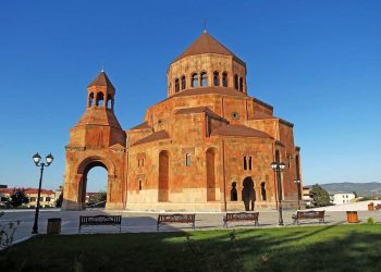 Ադրբեջանցի վանդալների թիրախում Ստեփանակերտի Աստվածամոր Սուրբ Հովանու մայր տաճարն է