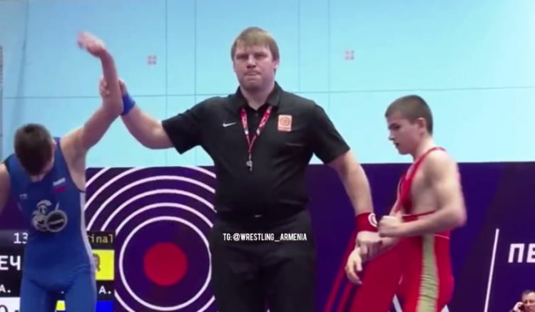 Армянский борец вышел в финал первенства России U17 по греко-римской борьбе