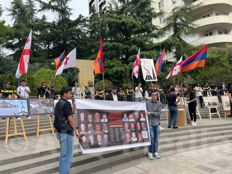 Թբիլիսիում հայերը Թուրքիայի դեսպանատան մոտ պահանջատիրական ցույց են անցկացրել