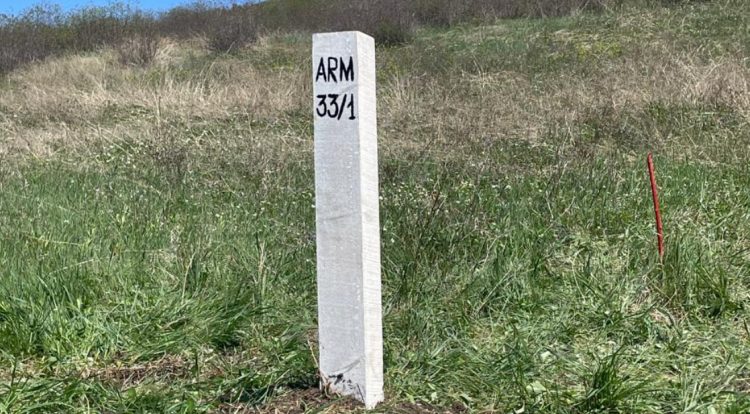 Армения и Азербайджан установили на границе 20 пограничных столбов