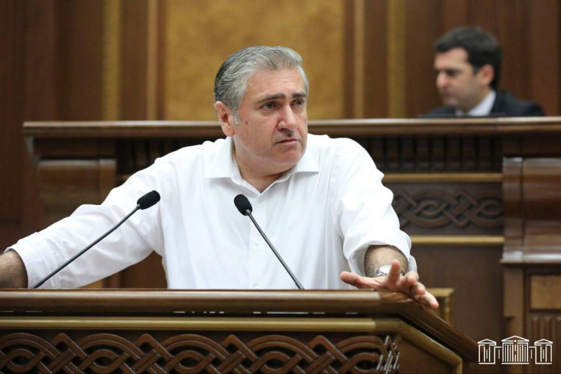 Պատգամավոր Արթուր Խաչատրյանը հանցագործության մասին հաղորդում է ներկայացրել
