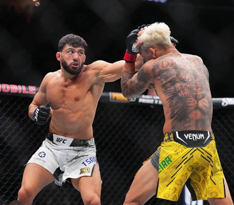 Арман Царукян одержал победу на турнире UFC 300 в США